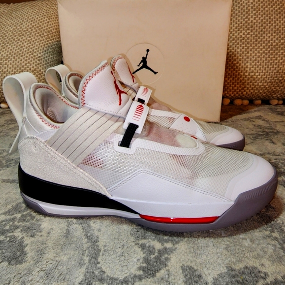 Jordan 33  Size 11 NIB